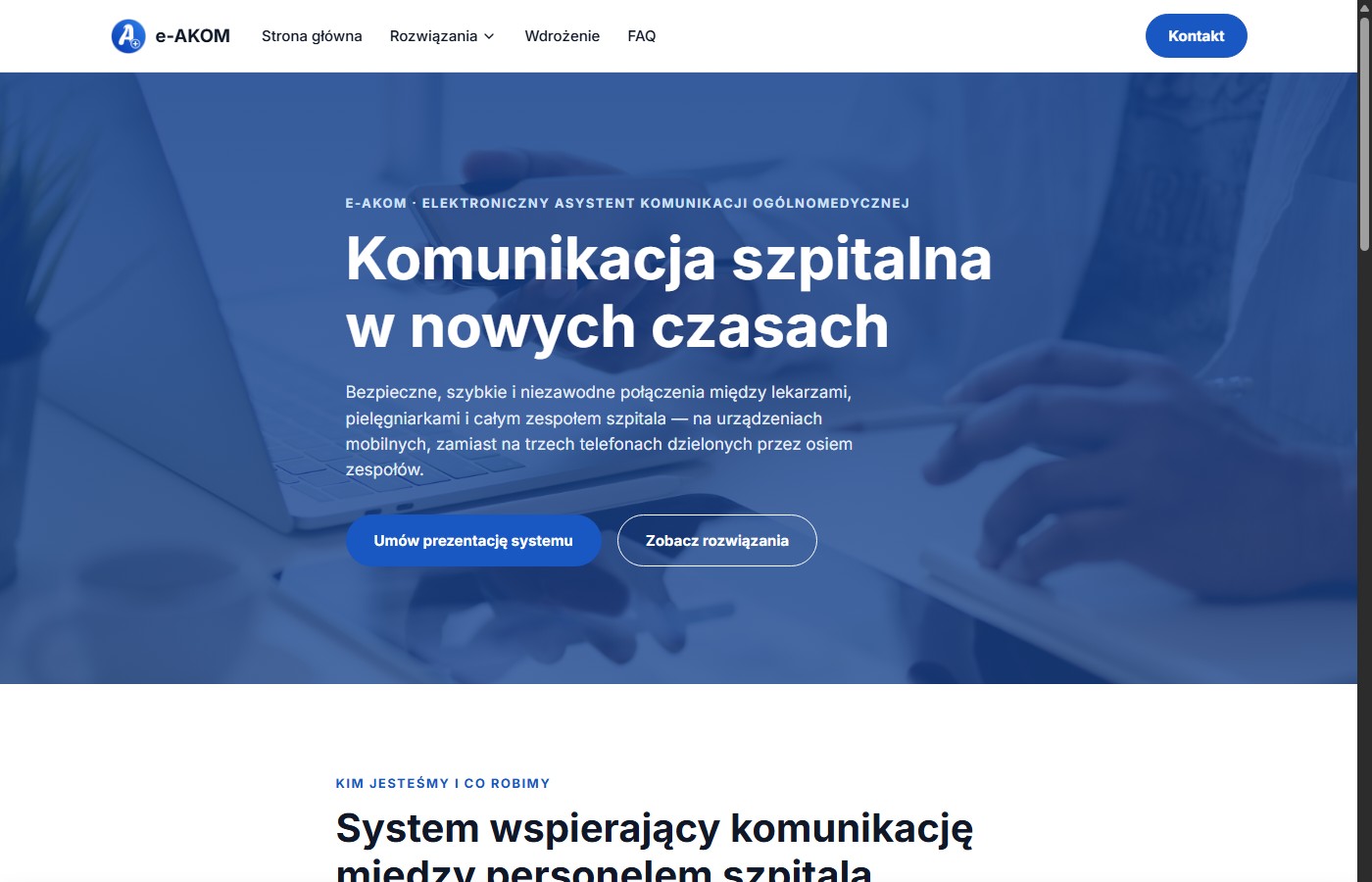 Zrzut ekranu strony głównej e-akom.pl — komunikacja szpitalna w nowych czasach